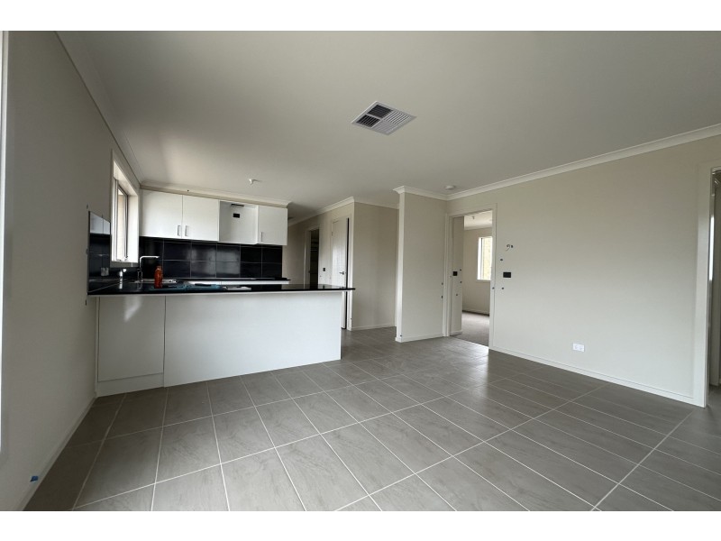 43 Guineas Street, Cranbourne East VIC 3977