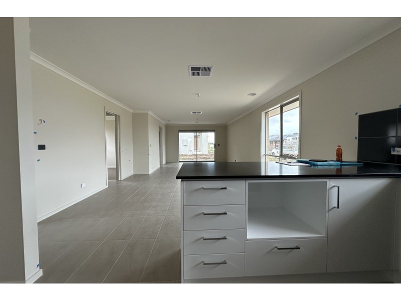 43 Guineas Street, Cranbourne East VIC 3977