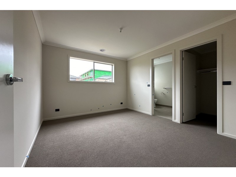 43 Guineas Street, Cranbourne East VIC 3977