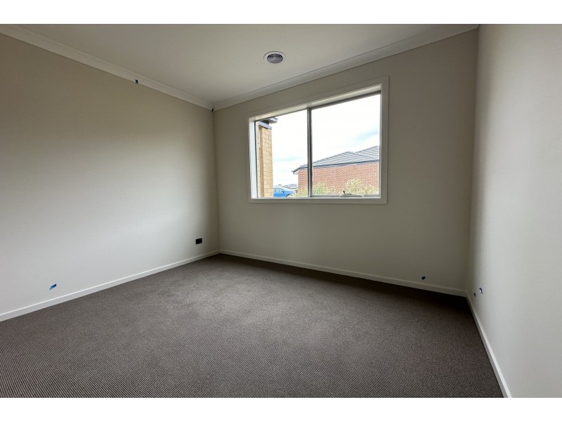 43 Guineas Street, Cranbourne East VIC 3977