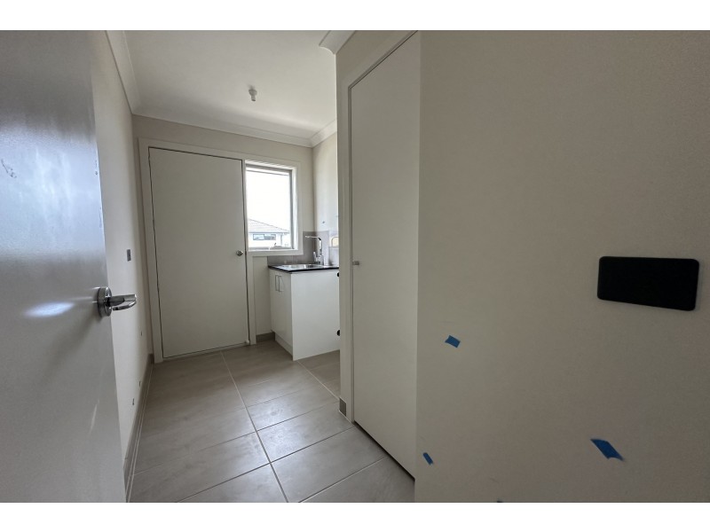 43 Guineas Street, Cranbourne East VIC 3977