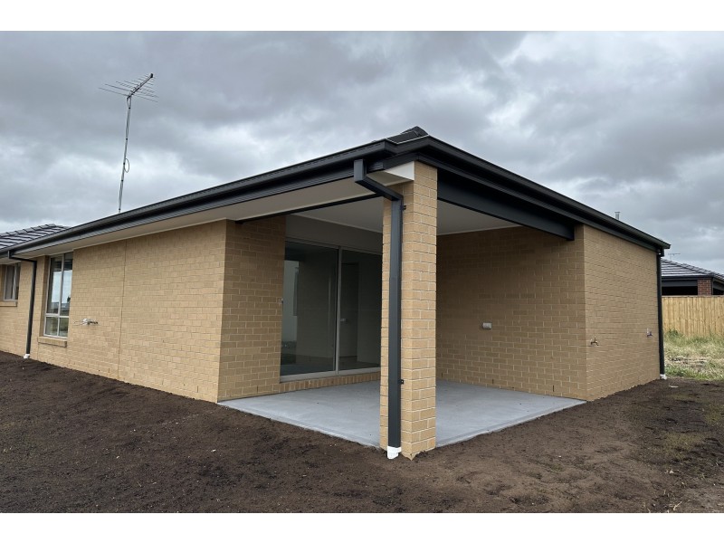 43 Guineas Street, Cranbourne East VIC 3977