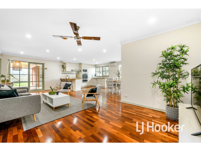 4 Sneddon Drive, Narre Warren South VIC 3805