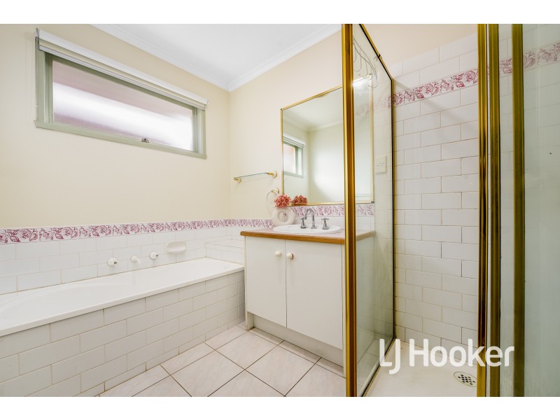 4 Sneddon Drive, Narre Warren South VIC 3805