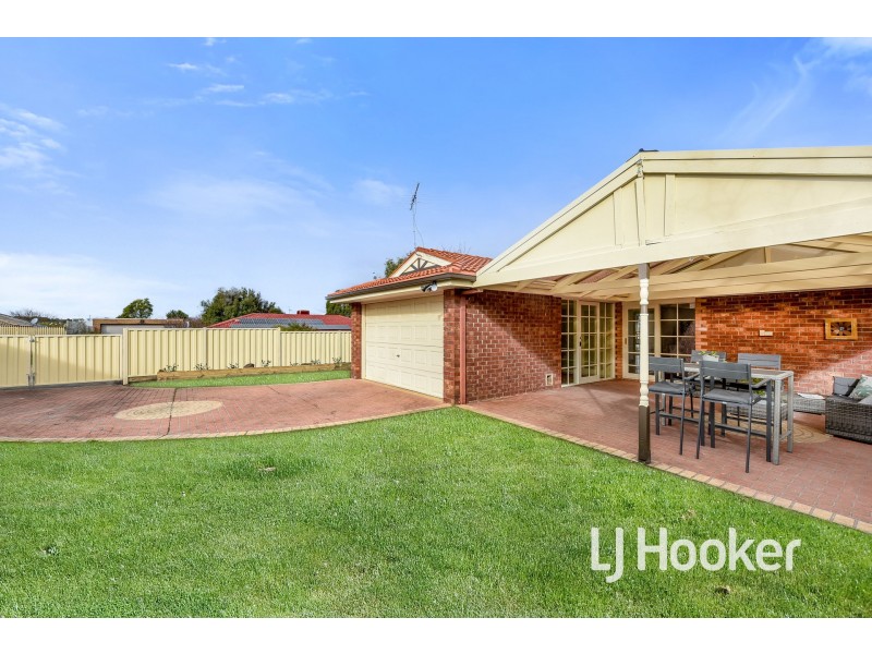 4 Sneddon Drive, Narre Warren South VIC 3805