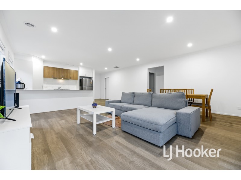 77 Pobblebonk Crescent, Clyde North VIC 3978