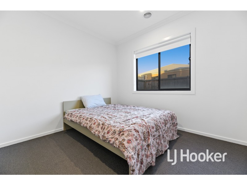 77 Pobblebonk Crescent, Clyde North VIC 3978