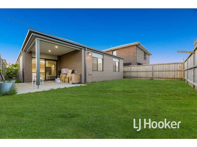 77 Pobblebonk Crescent, Clyde North VIC 3978