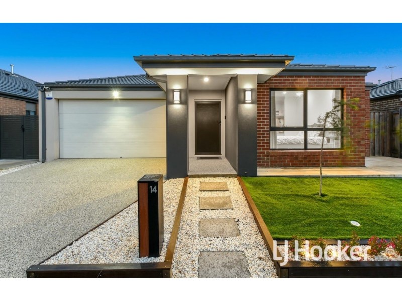 14 Clamoroso Drive, Clyde North VIC 3978