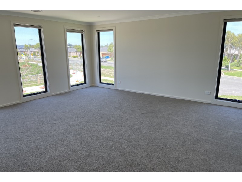 23 Dream Avenue, Cranbourne East VIC 3977