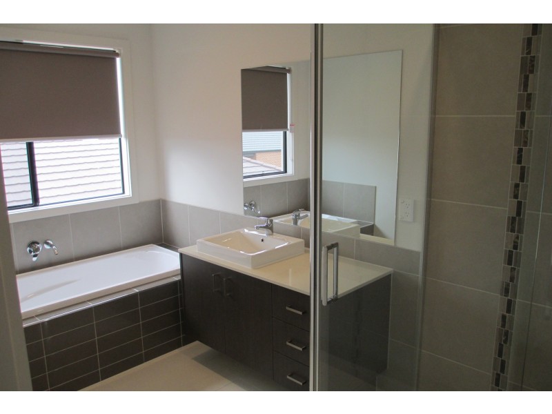 23 Dream Avenue, Cranbourne East VIC 3977