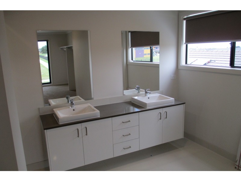 23 Dream Avenue, Cranbourne East VIC 3977