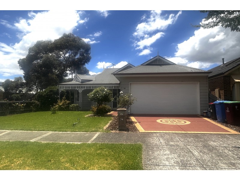 38 Lindsay Crescent, Lynbrook VIC 3975