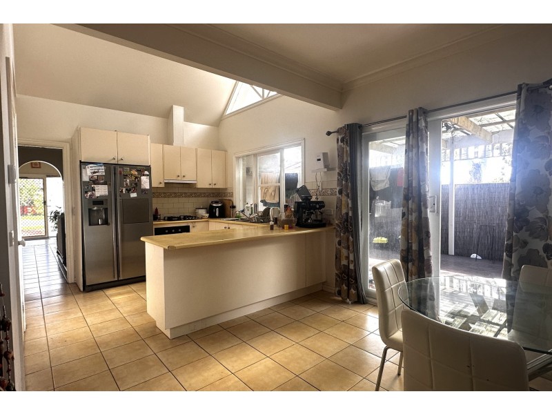 38 Lindsay Crescent, Lynbrook VIC 3975