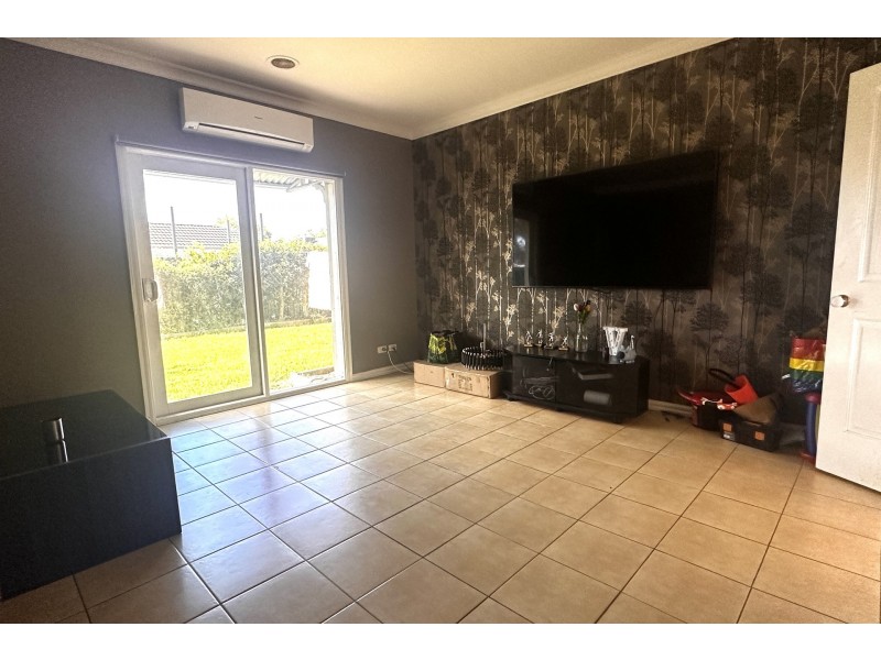 38 Lindsay Crescent, Lynbrook VIC 3975