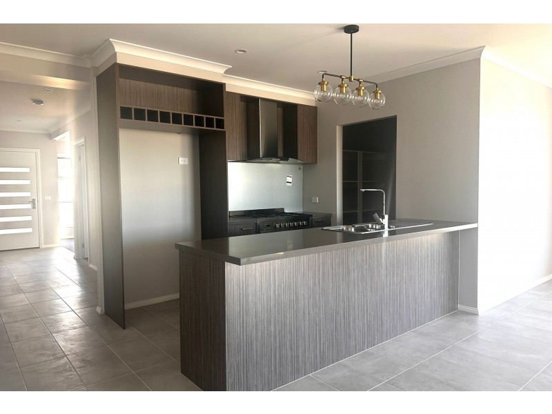 34 Kenana Street, Clyde North VIC 3978