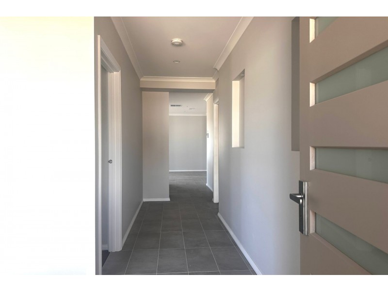 34 Kenana Street, Clyde North VIC 3978