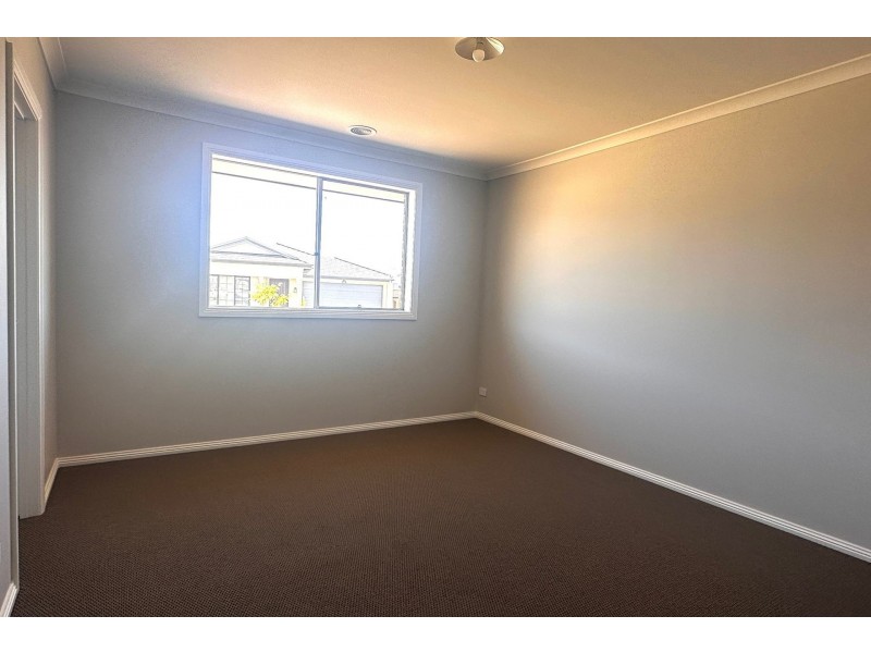 34 Kenana Street, Clyde North VIC 3978