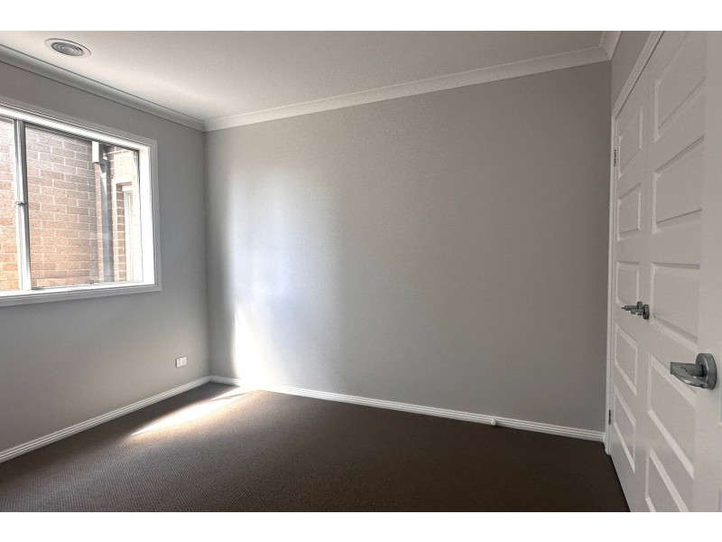 34 Kenana Street, Clyde North VIC 3978