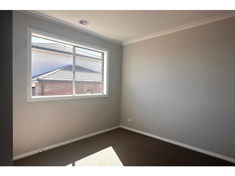 34 Kenana Street, Clyde North VIC 3978