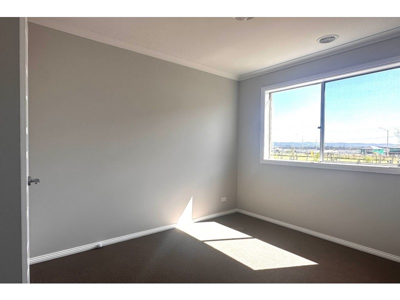 34 Kenana Street, Clyde North VIC 3978