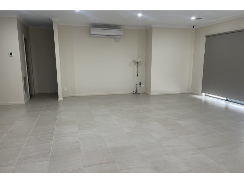 60 Highmount Drive, Hampton Park VIC 3976