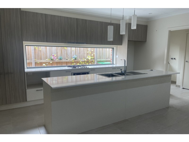 60 Highmount Drive, Hampton Park VIC 3976