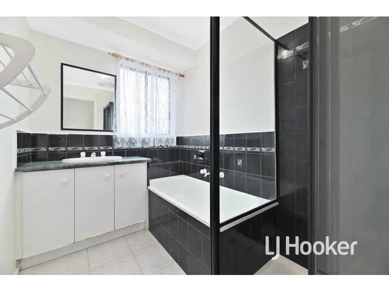 24 Gull Way, Narre Warren South VIC 3805