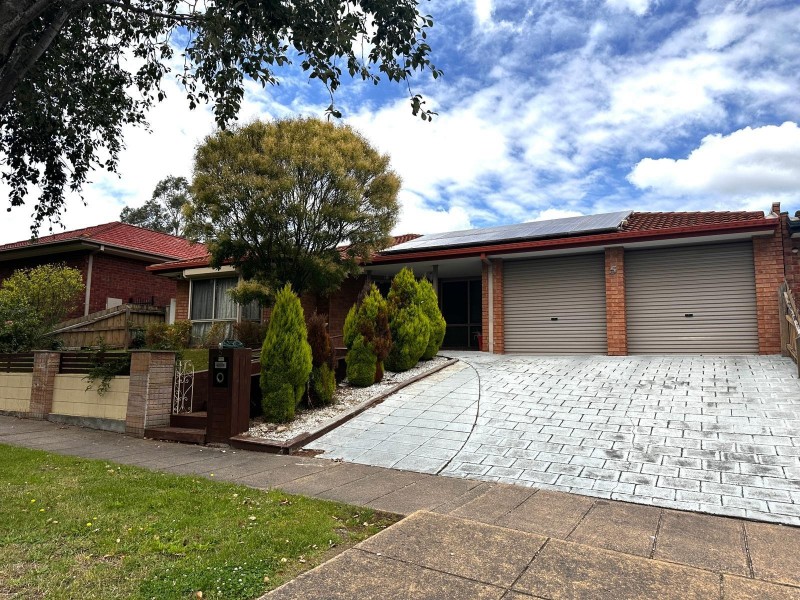 5 Henry Lawson Drive, Lynbrook VIC 3975