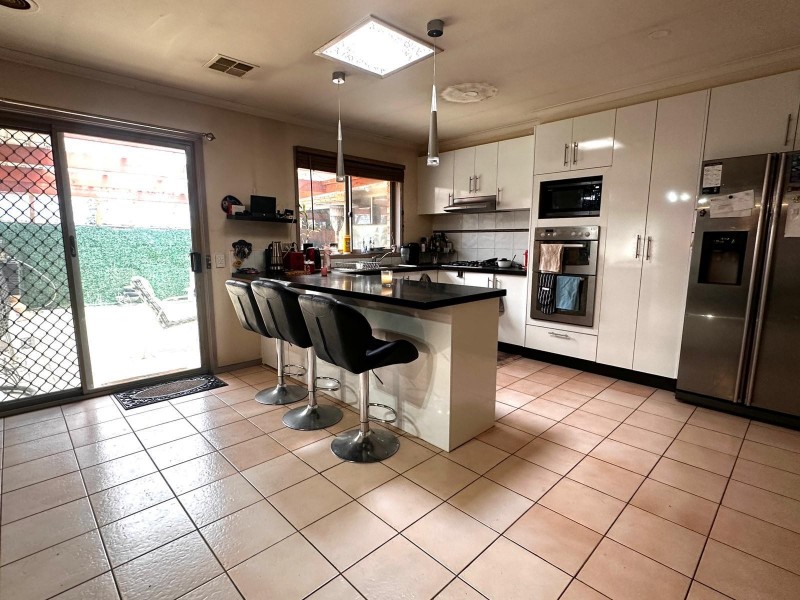 5 Henry Lawson Drive, Lynbrook VIC 3975