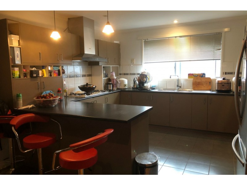 5 Armoy Close, Cranbourne East VIC 3977