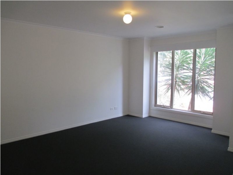 4 Athena Court, Cranbourne VIC 3977
