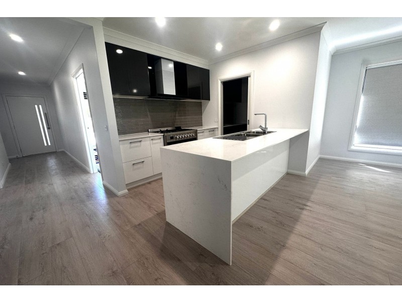 8 Winnows Street, Officer VIC 3809