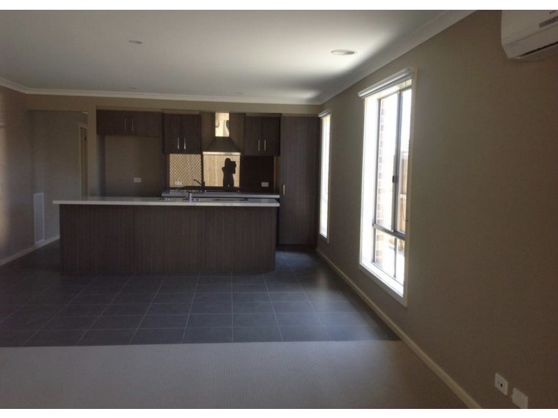 21 Lotus Street, Pakenham VIC 3810