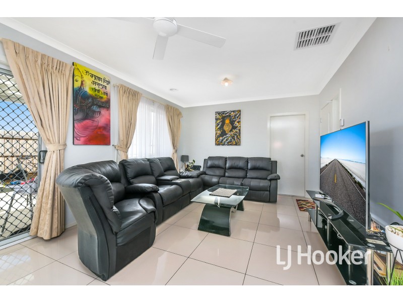 49 Sallys Run, Hampton Park VIC 3976