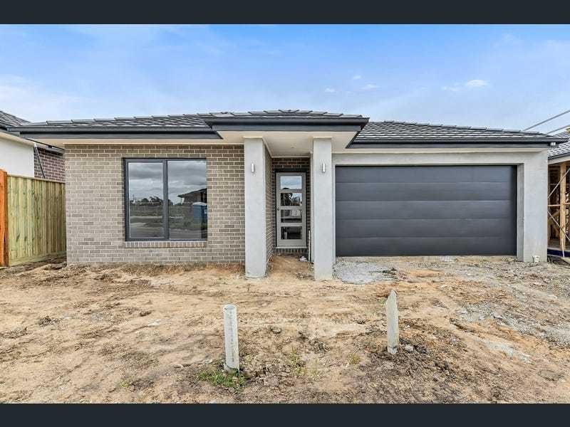13 Bourbon Road, Cranbourne East VIC 3977
