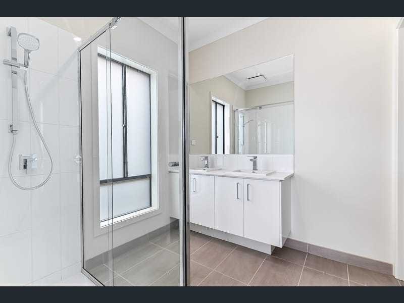 13 Bourbon Road, Cranbourne East VIC 3977