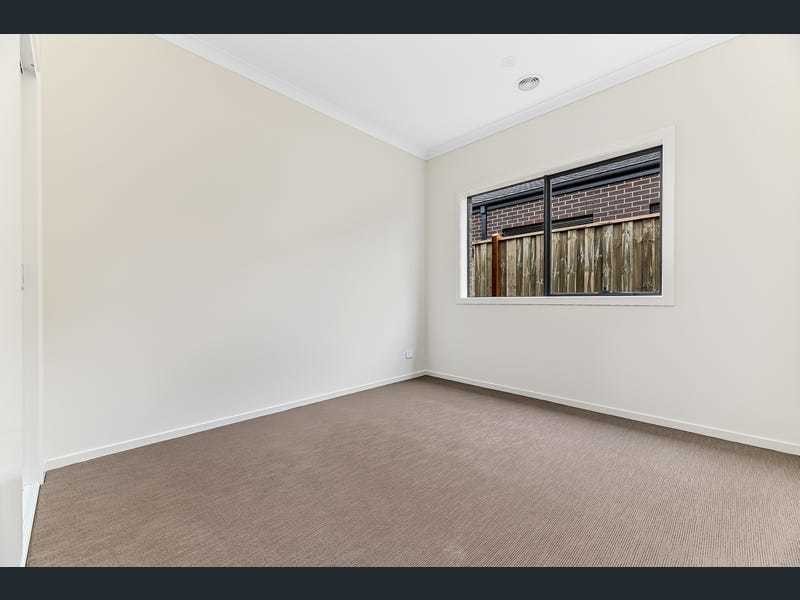13 Bourbon Road, Cranbourne East VIC 3977