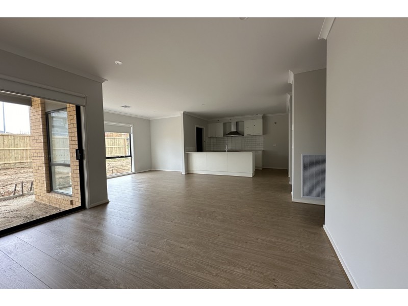 39 Zebu Drive, Clyde North VIC 3978