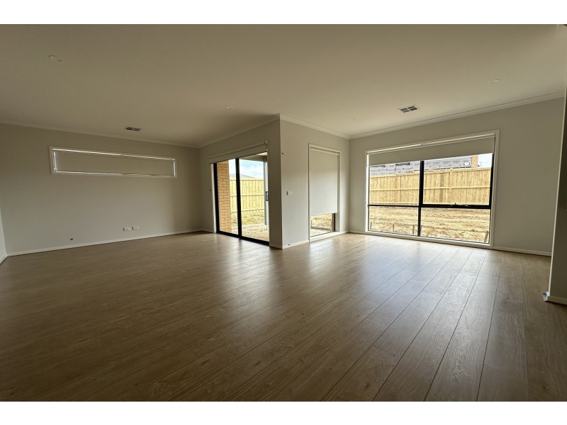 39 Zebu Drive, Clyde North VIC 3978