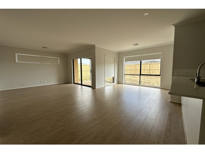 39 Zebu Drive, Clyde North VIC 3978