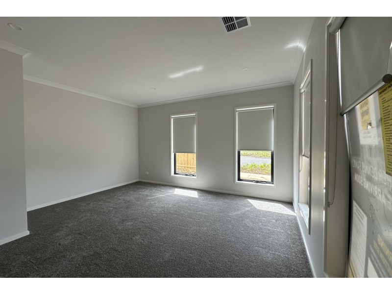 39 Zebu Drive, Clyde North VIC 3978