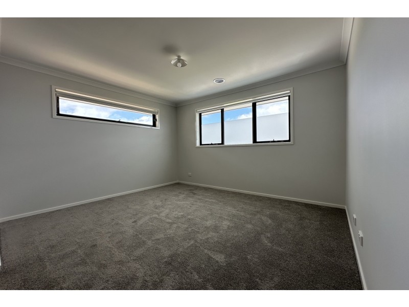 39 Zebu Drive, Clyde North VIC 3978