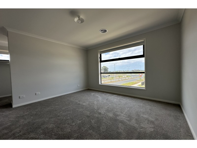 39 Zebu Drive, Clyde North VIC 3978