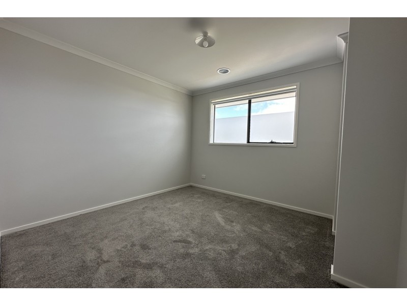 39 Zebu Drive, Clyde North VIC 3978