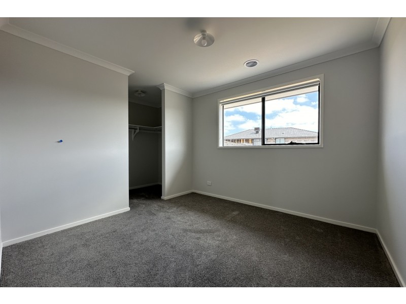 39 Zebu Drive, Clyde North VIC 3978