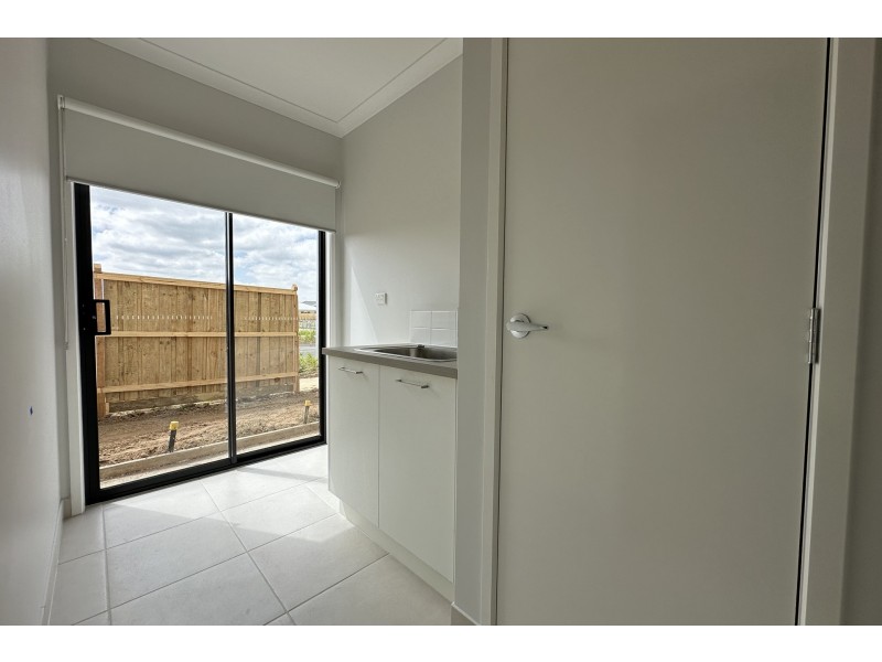 39 Zebu Drive, Clyde North VIC 3978