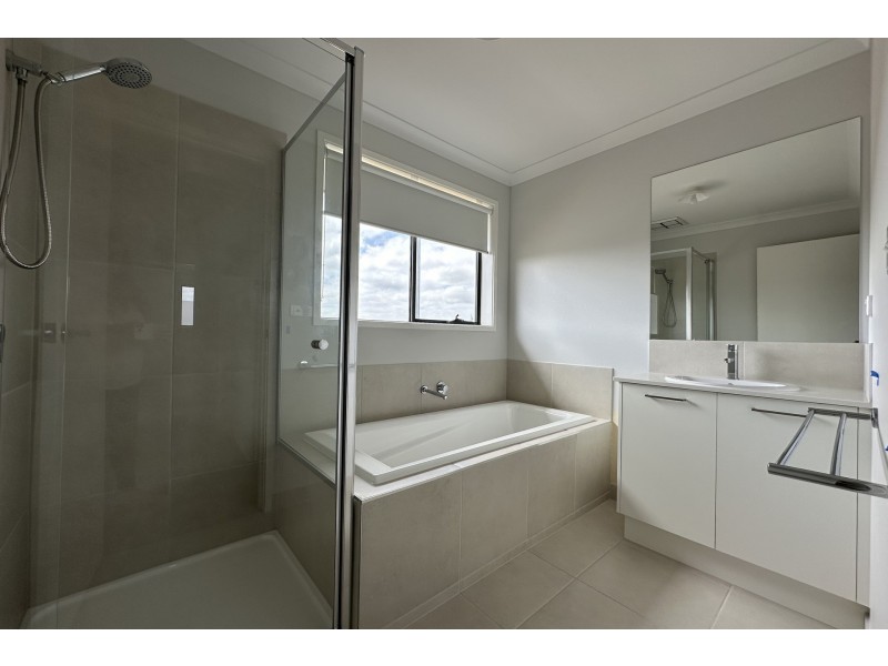 39 Zebu Drive, Clyde North VIC 3978