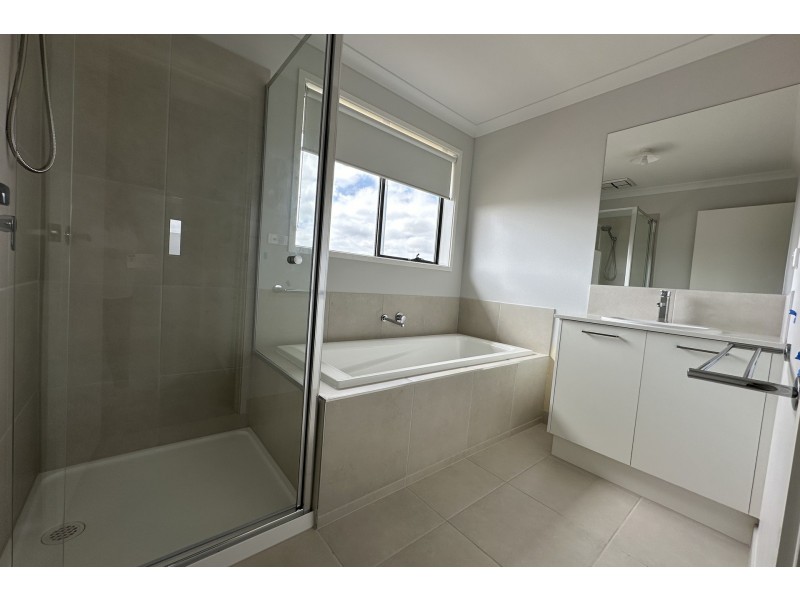 39 Zebu Drive, Clyde North VIC 3978