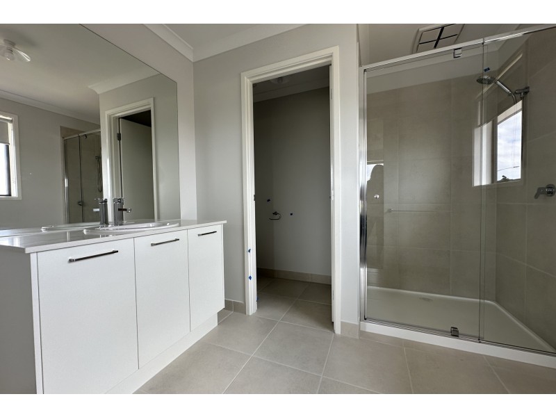 39 Zebu Drive, Clyde North VIC 3978